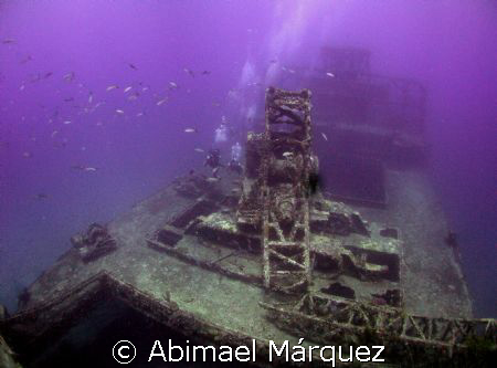 Two diver at Wit Shoal, St. Thomas by Abimael Márquez 