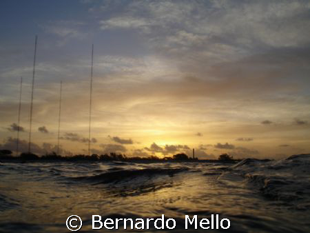 This picture was taken at 5:00 in the morning, just above... by Bernardo Mello 