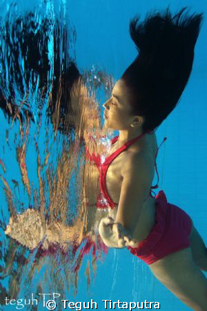 Model: Ms. Pamela Indah. Playing with her reflection...Ca... by Teguh Tirtaputra 