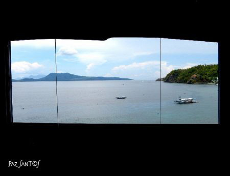 The beauty of Puerto Galera, Oriental Mindoro, Philippine... by Paz Maria De Vera-Santos 