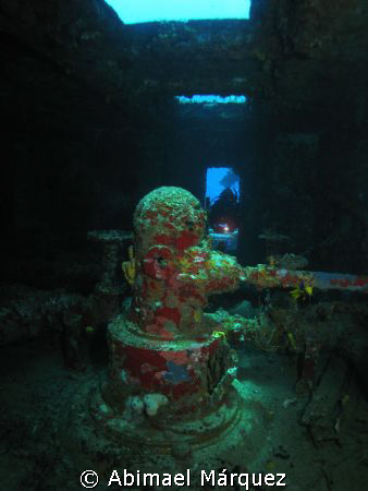 Evelio decided to explore the wreck, Wit Concrete, St. Th... by Abimael Márquez 