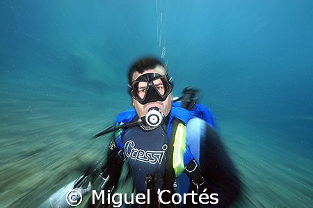 My friend Manolo. Zoomming made with lens Canon 17-40L, N... by Miguel Cortés 