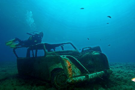 Renault 4. Nikon D80, 17mm by Andy Kutsch 