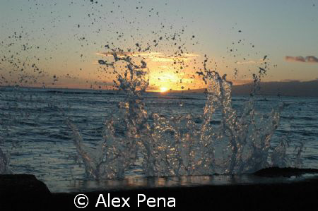 taken with Nikon D70 15-70mm wide zoom lense.  by Alex Pena 