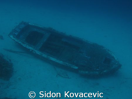 boat 40m deep
near iskand kosor (korcula) by Sidon Kovacevic 