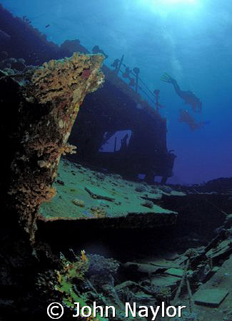 divers on wreck of carnatic. by John Naylor 