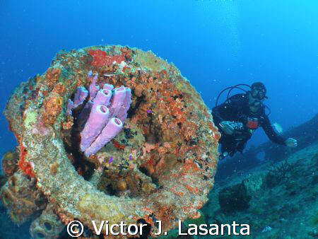 the wheel of the winch with tube sponge in the w.i.t. sho... by Victor J. Lasanta 