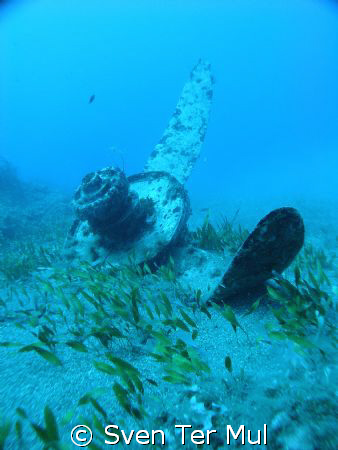 Airplane wreck kreta greece by Sven Ter Mul 
