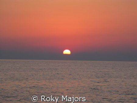 tramonto in barca by Roky Majors 