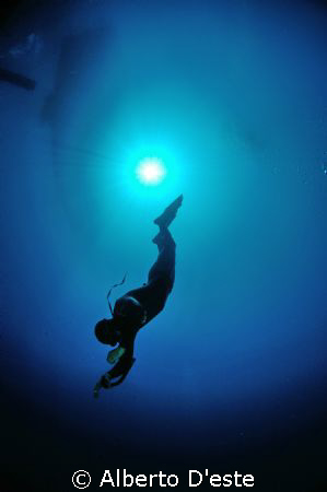 Mark dives without equipment  into the wreck of Jeddha by Alberto D'este 