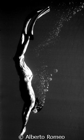 FREEDIVER . Nikon Cooplix 5000 + Sea&Sea housing. by Alberto Romeo 