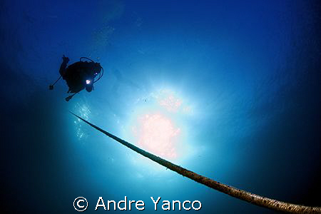 A glimpse of the descent down the deco line...  Shot off ... by Andre Yanco 