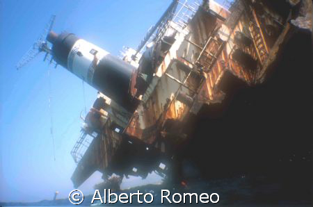 THE WRECK AND THE DIVER SNORKELING by Alberto Romeo 