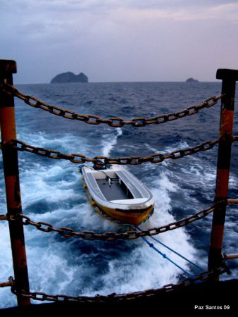 Our speedboat being towed on our way to Apo Reef, Mindoro by Paz Maria De Vera-Santos 