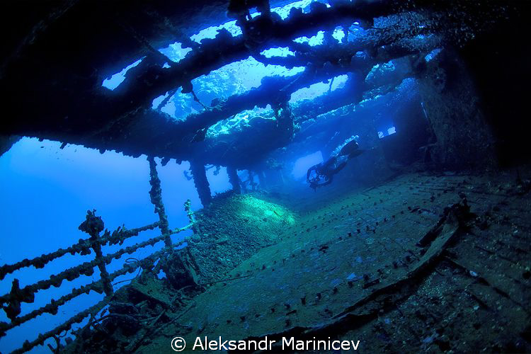 		The wreck "Umbria" has a cargo of 360.000 bombs that ma... by Aleksandr Marinicev 