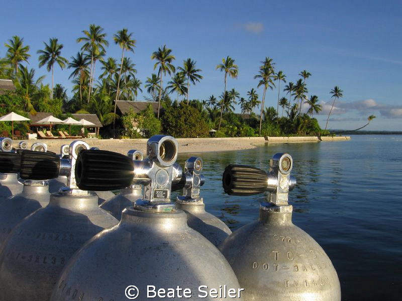 Ready for the next dive ? Always prepared at Wakatobi ! by Beate Seiler 