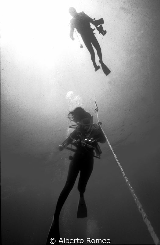 Divers during decompression stop. by Alberto Romeo 