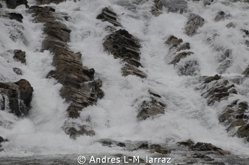 The Rapids, getting ready for a dive by Andres L-M_larraz 