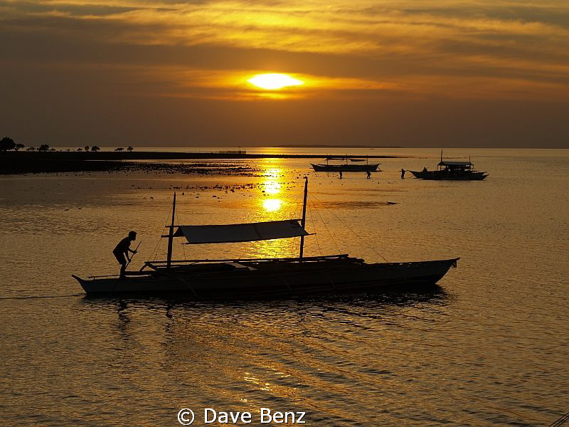 Great sundown before a unforgetable nightdive on the phil... by Dave Benz 