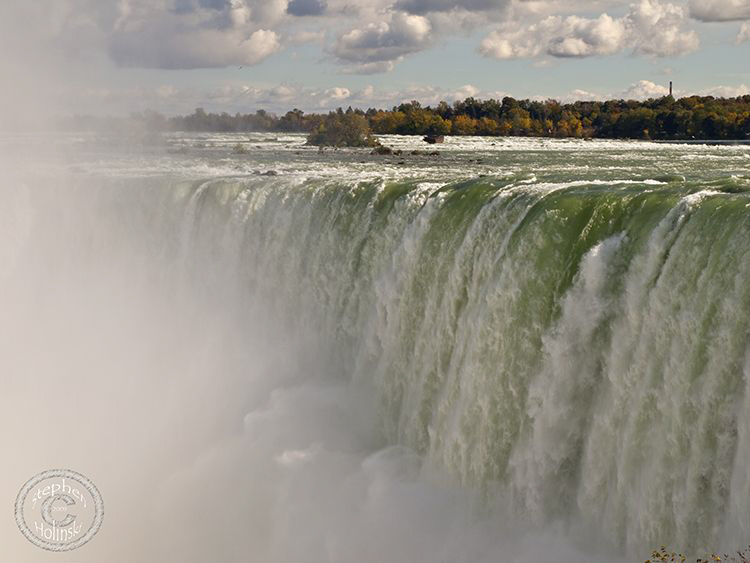 Niagra Falls. Olympus E-510.  Closeup of the Falls. by Stephen Holinski 