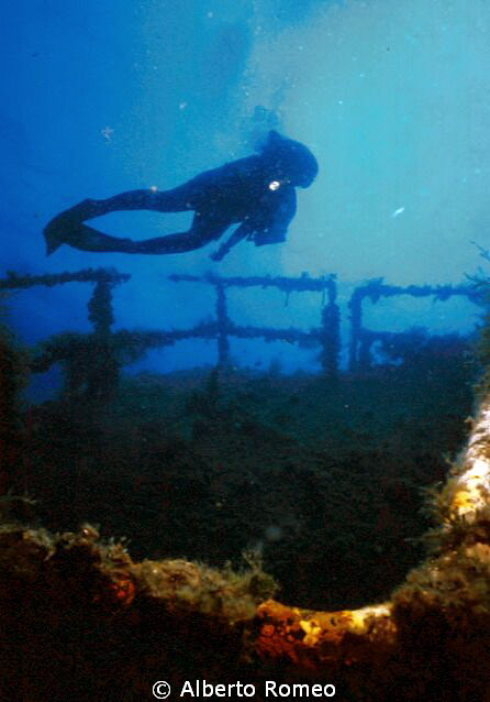 Diving on the wreck of " Carlmelo Lo Porto"  about -20 m,... by Alberto Romeo 