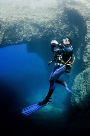 Relaxing on a safety stop below the azure window just off... by Paul Colley 