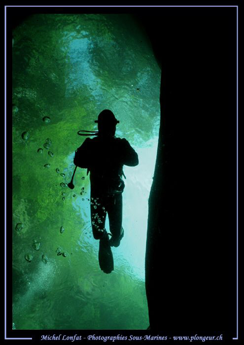 Diving one of the "holes" in the Verzasca River last year... by Michel Lonfat 