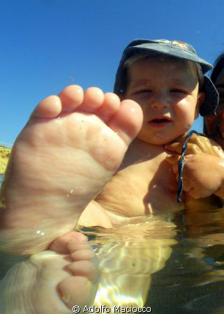 Tommys Big feet!!! by Adolfo Maciocco 