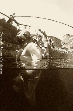 This oldfashioned diver attracted lots of attention from ... by Johnny Christensen 