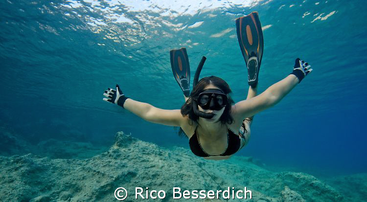 Happy freediver :-) by Rico Besserdich 