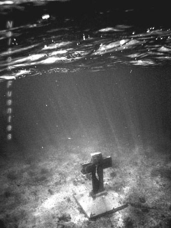 Cross of the bay Isla Mujeres, Mexico.
Rico 3.2pxls by Nelson Fuentes 