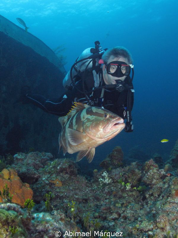 Evelio and the nassau grouper by Abimael Márquez 