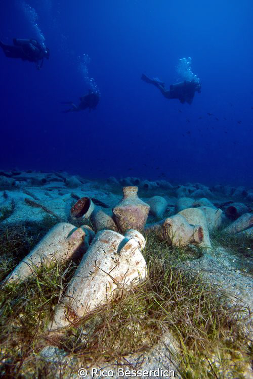 Amphoras & Divers by Rico Besserdich 