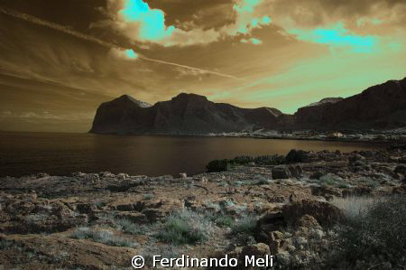 A infrared photo of Sferracavallo's gulf. by Ferdinando Meli 