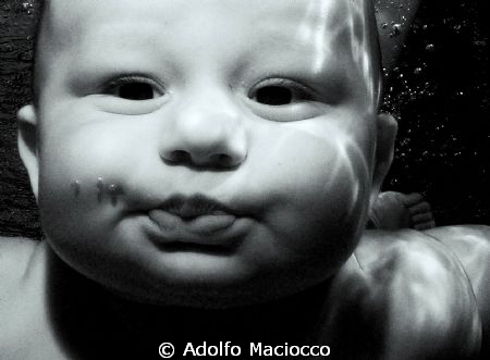 Baby Diver underwater kiss by Adolfo Maciocco 