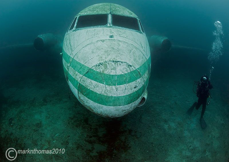 Hawker Siddeley plane.
D3 15mm.
8'C - it's getting cold!! by Mark Thomas 