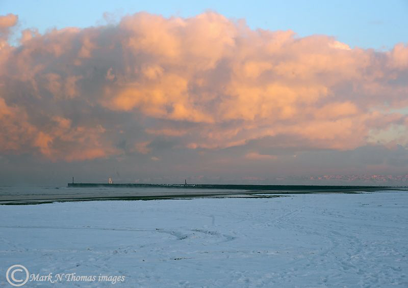 Castlerock strand - Christmas 2010. by Mark Thomas 
