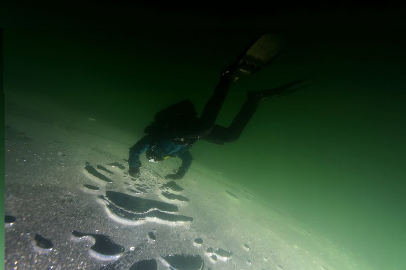 Diver on the "Moon" by Veronika Matějková 