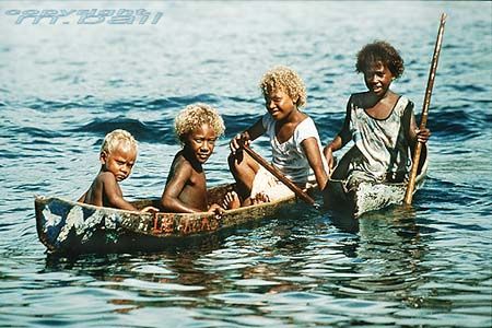 solomon islands, kids in dugout, Nik.F90x by Manfred Bail 