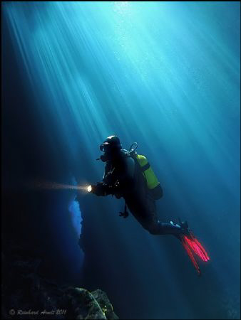 -Lasershow-
This photo I made in a cave called "Himmelsl... by Reinhard Arndt 