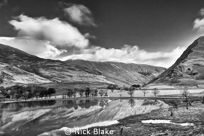 A view of Buttermere in the Lake District on a cold Novem... by Nick Blake 