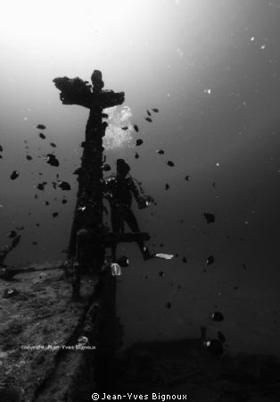 Azuma Maru shipwreck Black and white Photography ,mast of... by Jean-Yves Bignoux 