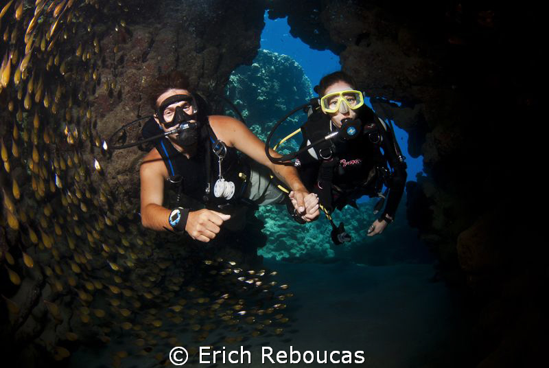 Diving together... by Erich Reboucas 