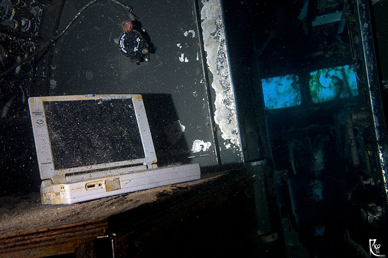"UW Photographer's Workplace" ;-)

This old "Toshiba Sa... by Rico Besserdich 
