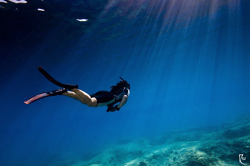 freediver & sunrays :-) by Rico Besserdich 