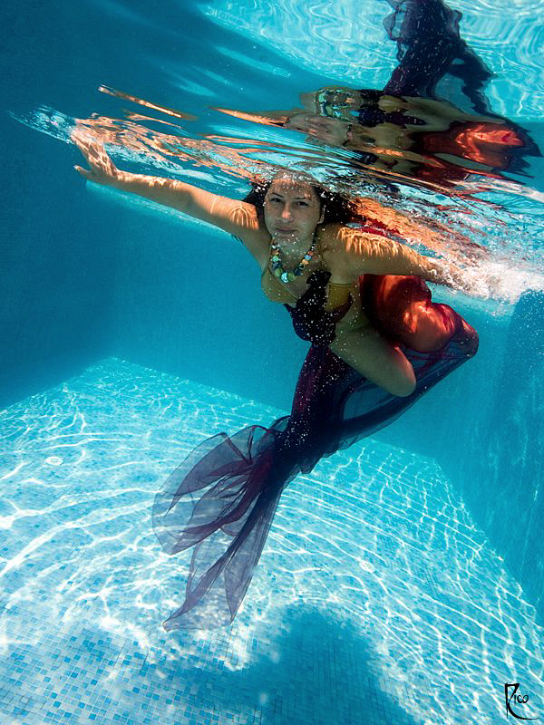 "fun in the pool" :-) by Rico Besserdich 