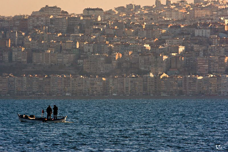 "The city is hungry"
Close to sunset; while the  4,5 mil... by Rico Besserdich 