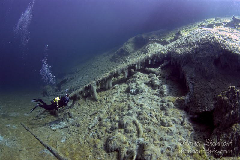 Chris in cristalclear Samaranger lake by Mona Dienhart 