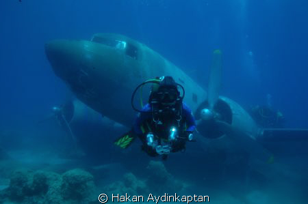 Airplan Wreck, Turkey. by Hakan Aydinkaptan 