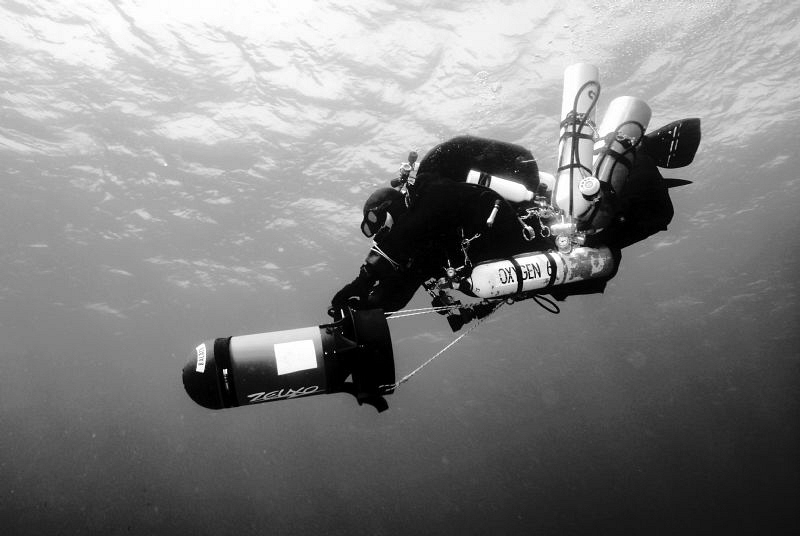 Tech Diver on his way to the deep.... by Andreas Kutsch 